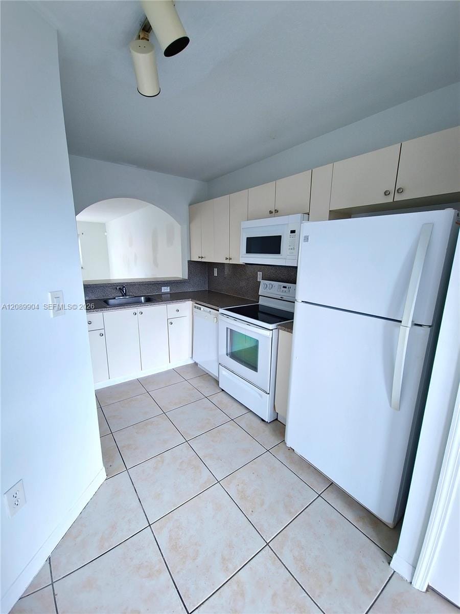 940 NE 33rd Terrace 102 — photo 5