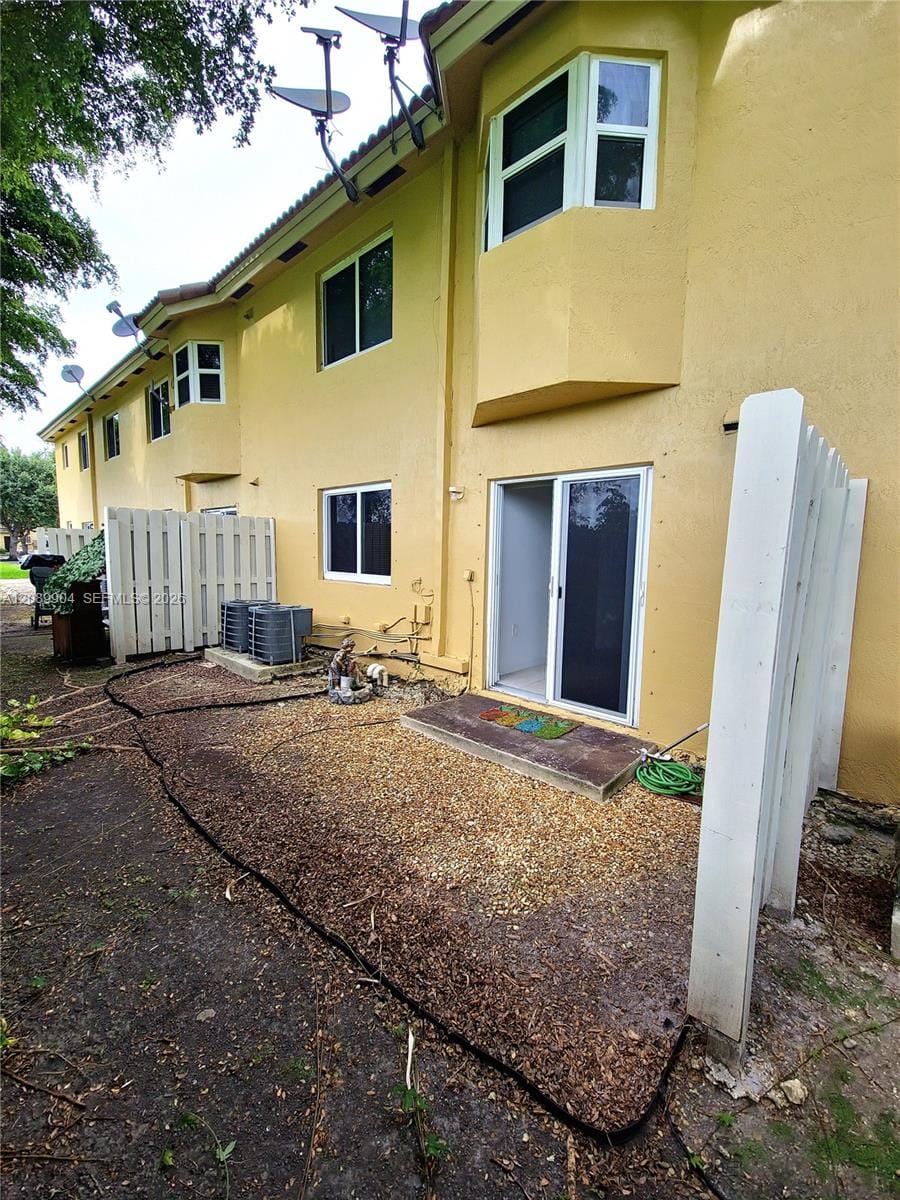 940 NE 33rd Terrace 102 — photo 10