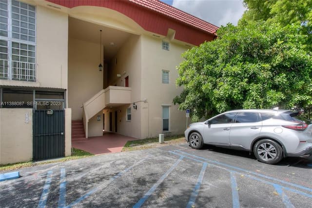 10907 N Kendall Drive 427, Miami, FL 33176
