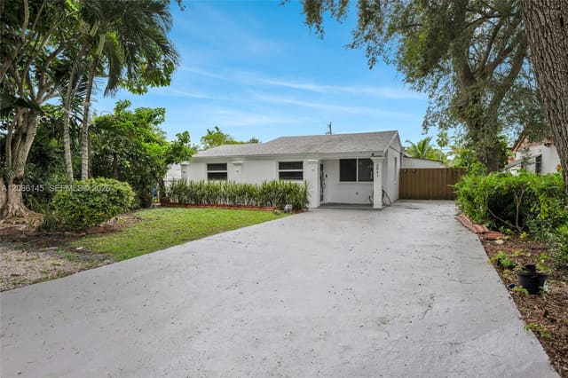 2041 NE 182nd Street, North Miami Beach, FL 33162