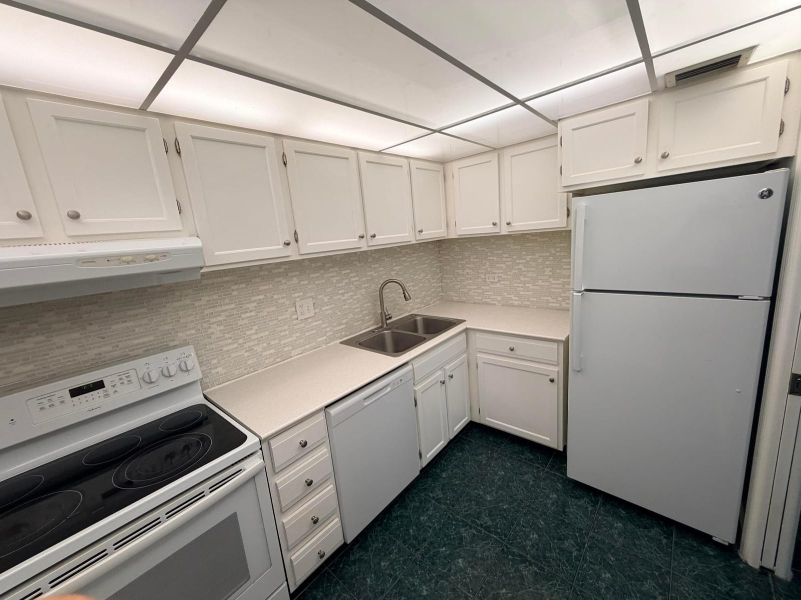 3740 INVERRARY Drive 2Y, Lauderhill, FL 33319 photo 22