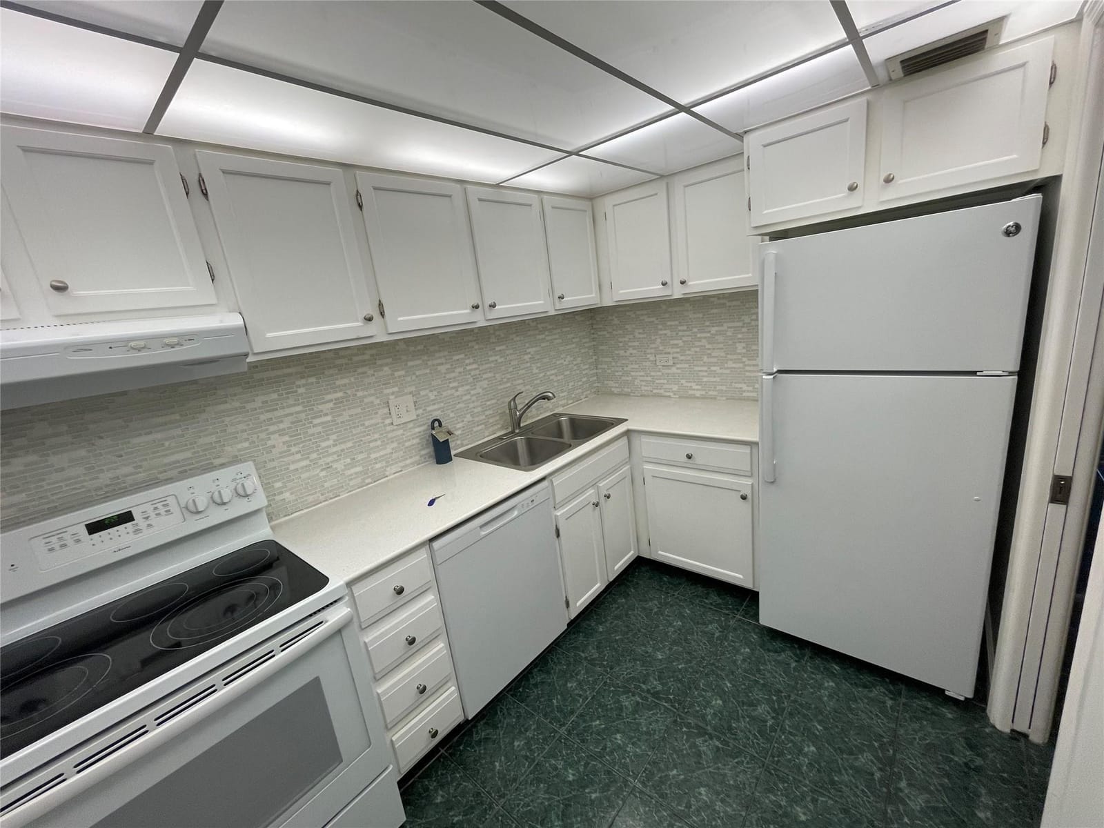 3740 INVERRARY Drive 2Y, Lauderhill, FL 33319 photo 23