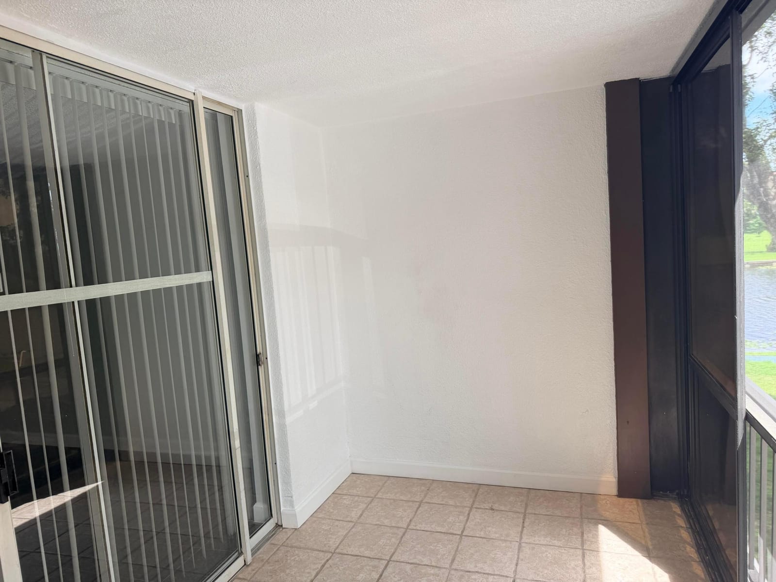 3740 INVERRARY Drive 2Y, Lauderhill, FL 33319 photo 27