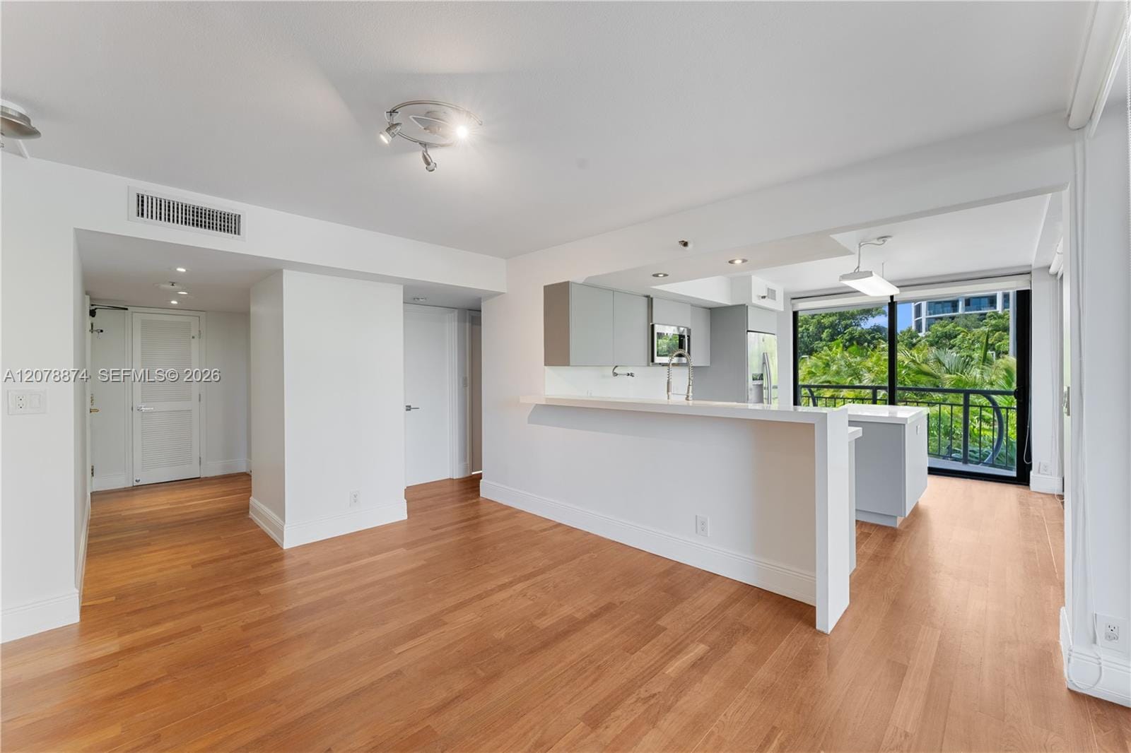 2843 S Bayshore Drive 3F, Miami, FL 33133 photo 2