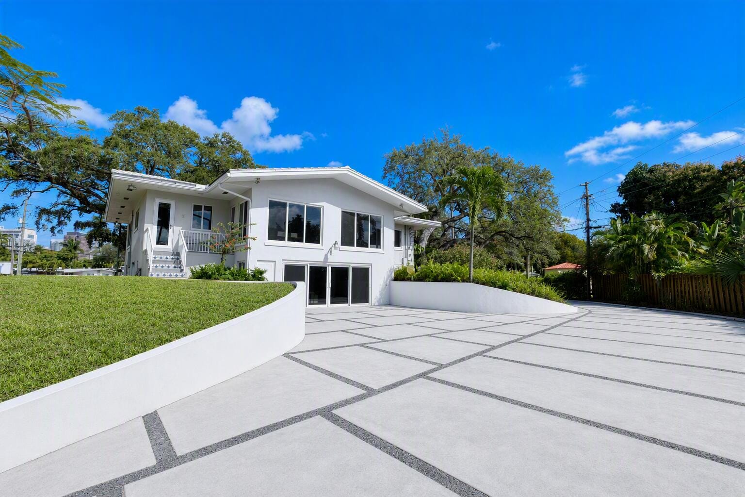 600 SW 12th Street — photo 1