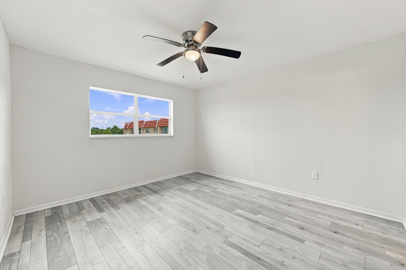 8841 Sunrise Lakes Boulevard 304 — photo 11
