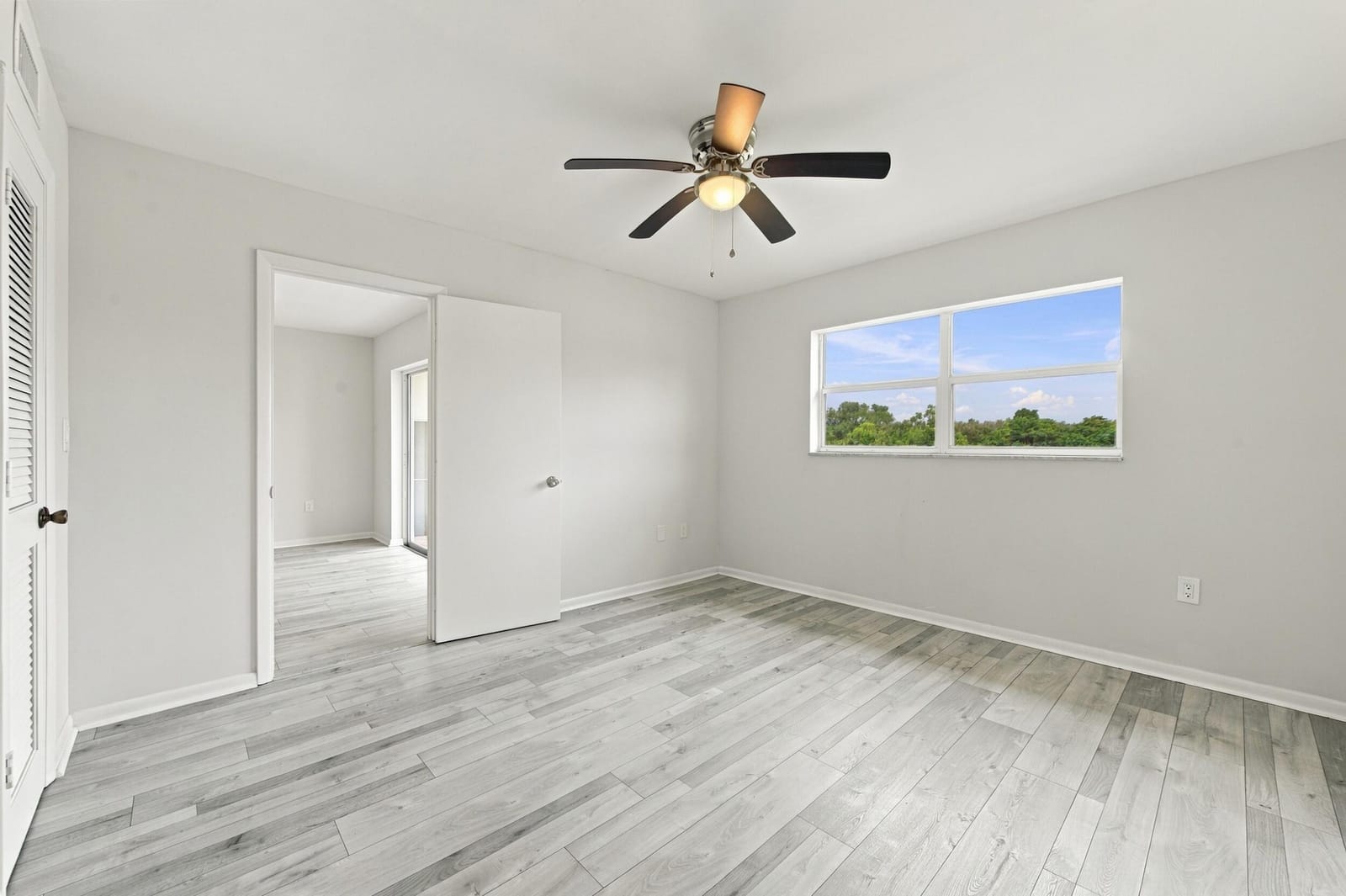 8841 Sunrise Lakes Boulevard 304, Sunrise, FL 33322 photo 15