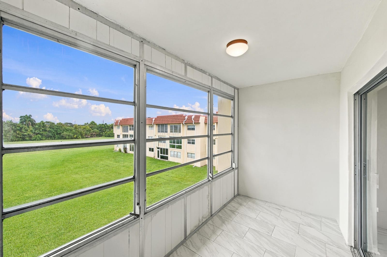 8841 Sunrise Lakes Boulevard 304, Sunrise, FL 33322 photo 17