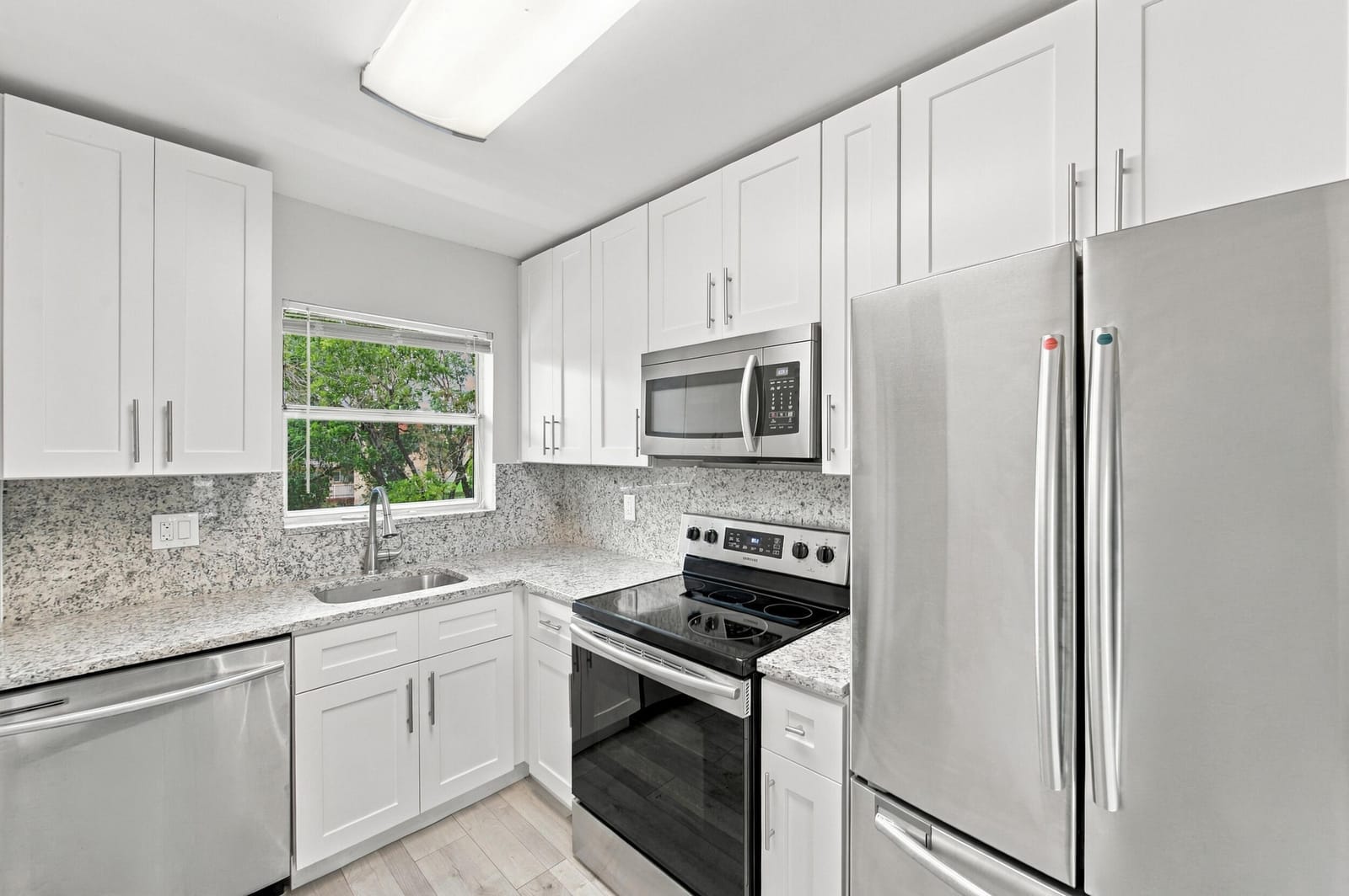 8841 Sunrise Lakes Boulevard 304 — photo 4