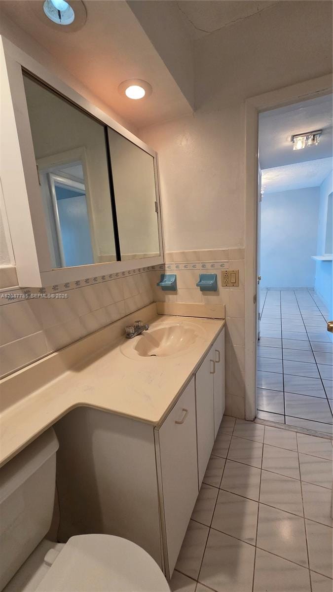 450 Paradise Isle Boulevard 109, Hallandale Beach, FL 33009 photo 16