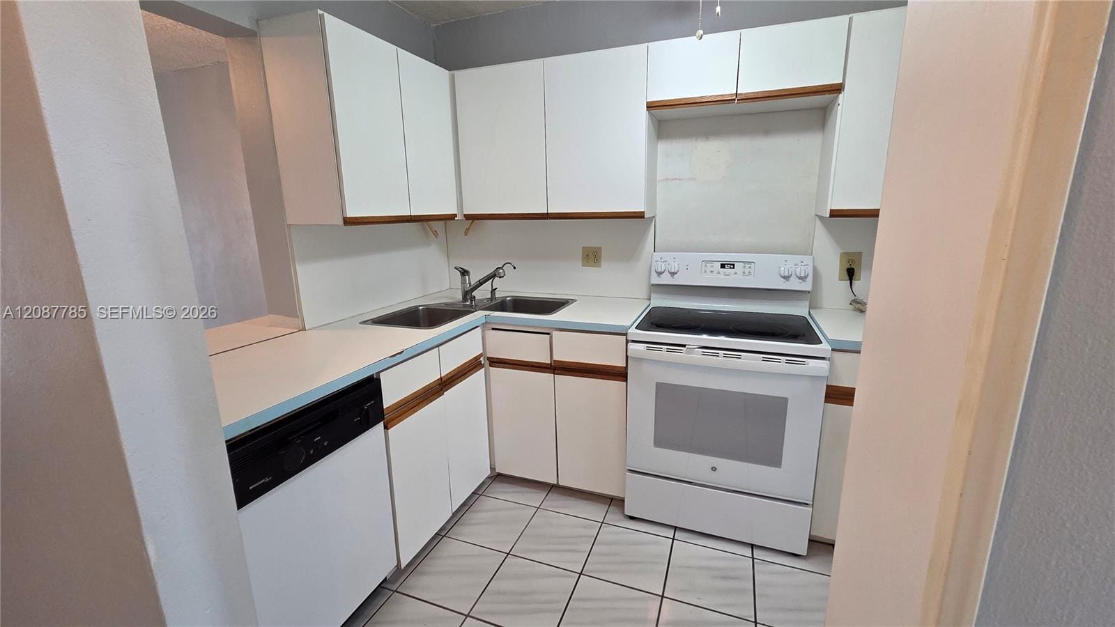 450 Paradise Isle Boulevard 109, Hallandale Beach, FL 33009 photo 6