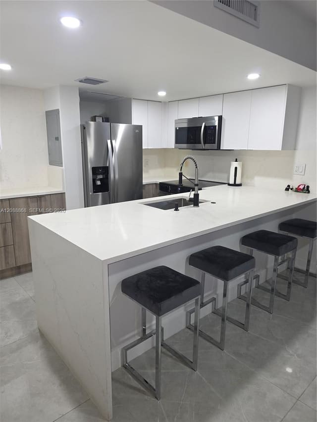6446 E Miami Lakes Drive E, Miami Lakes, FL 33014
