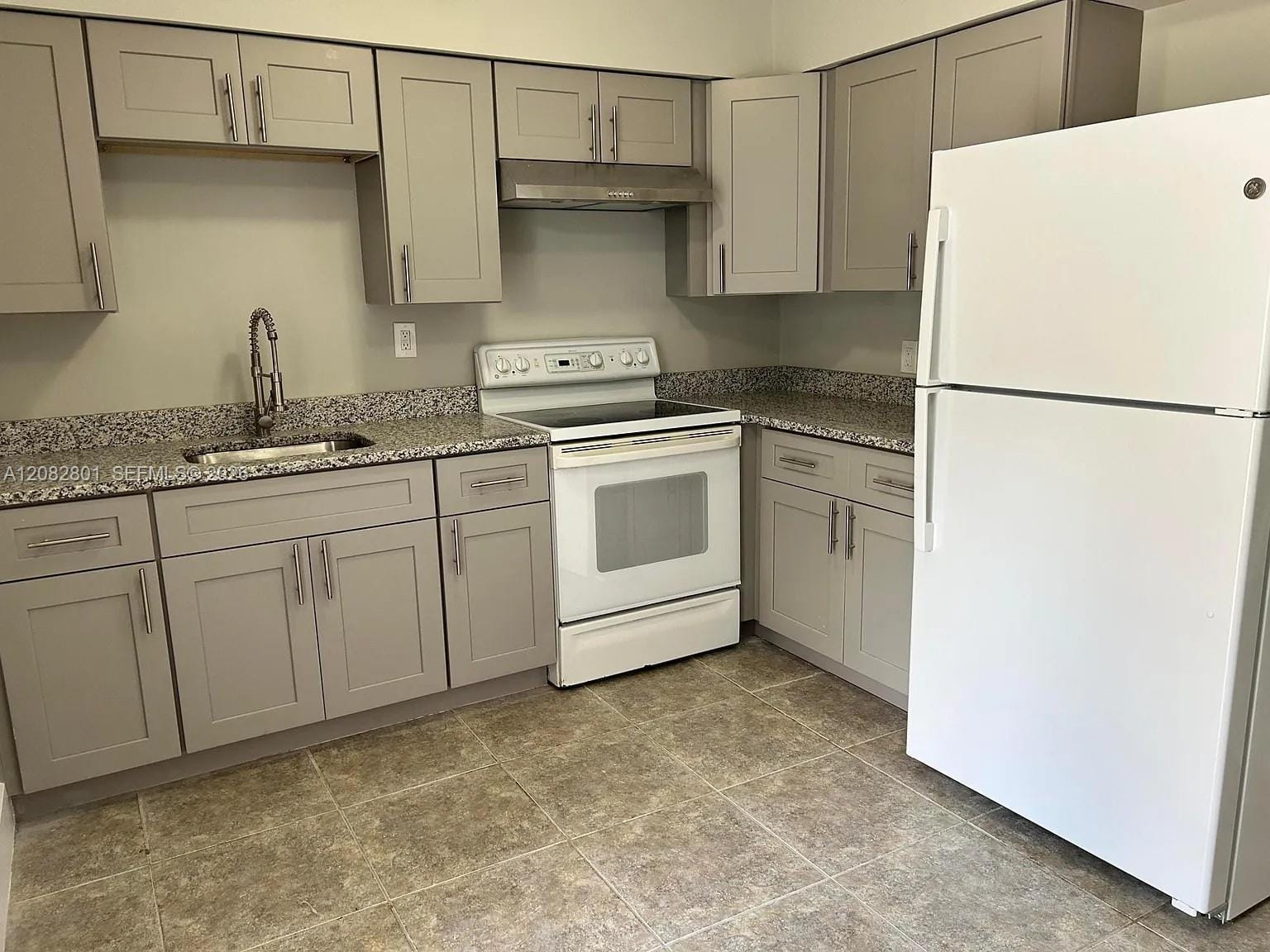 806 N Lake Drive, Fort Pierce, FL 34982 photo 2