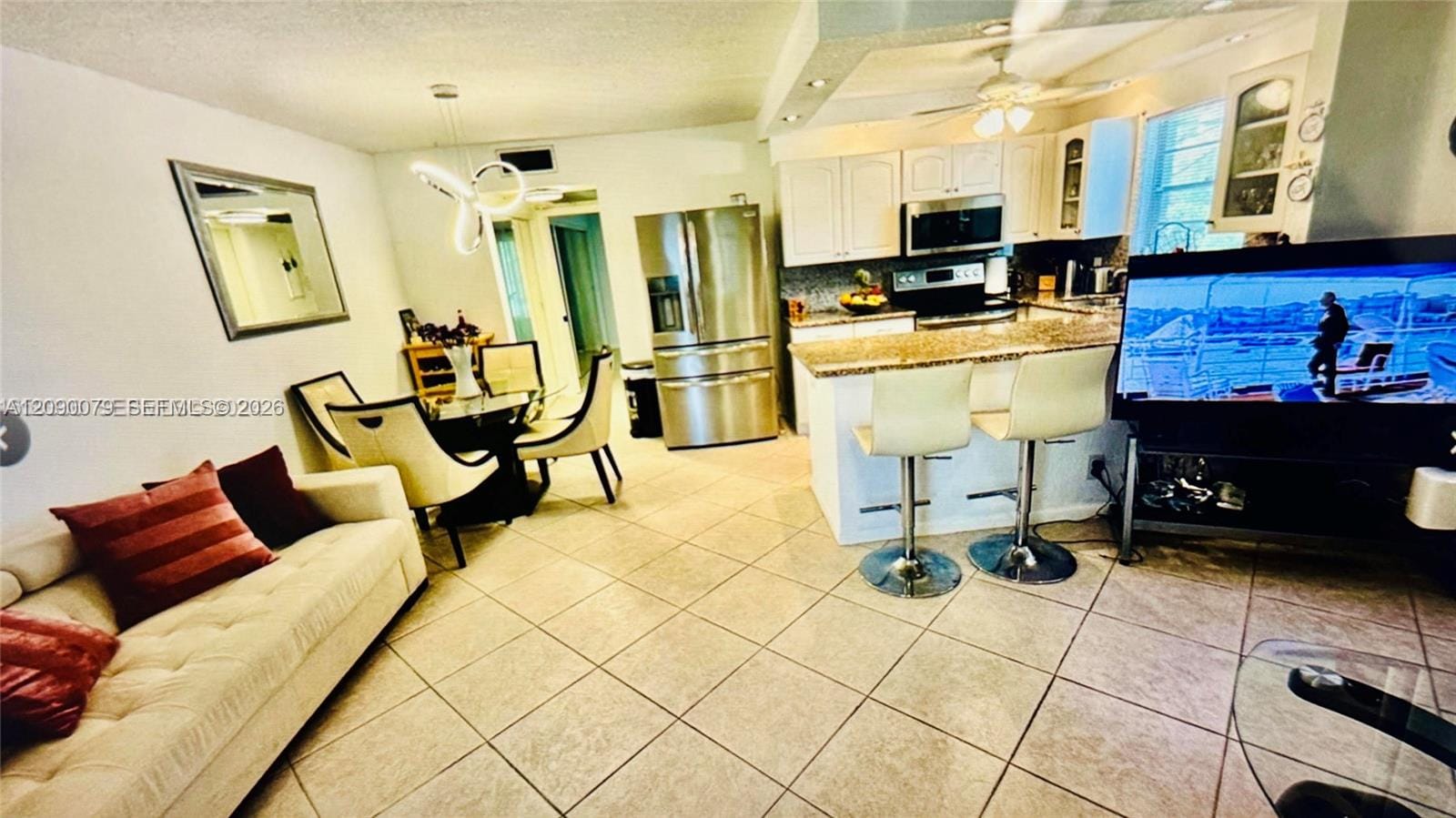 116 E Westbury E 116 — photo 4