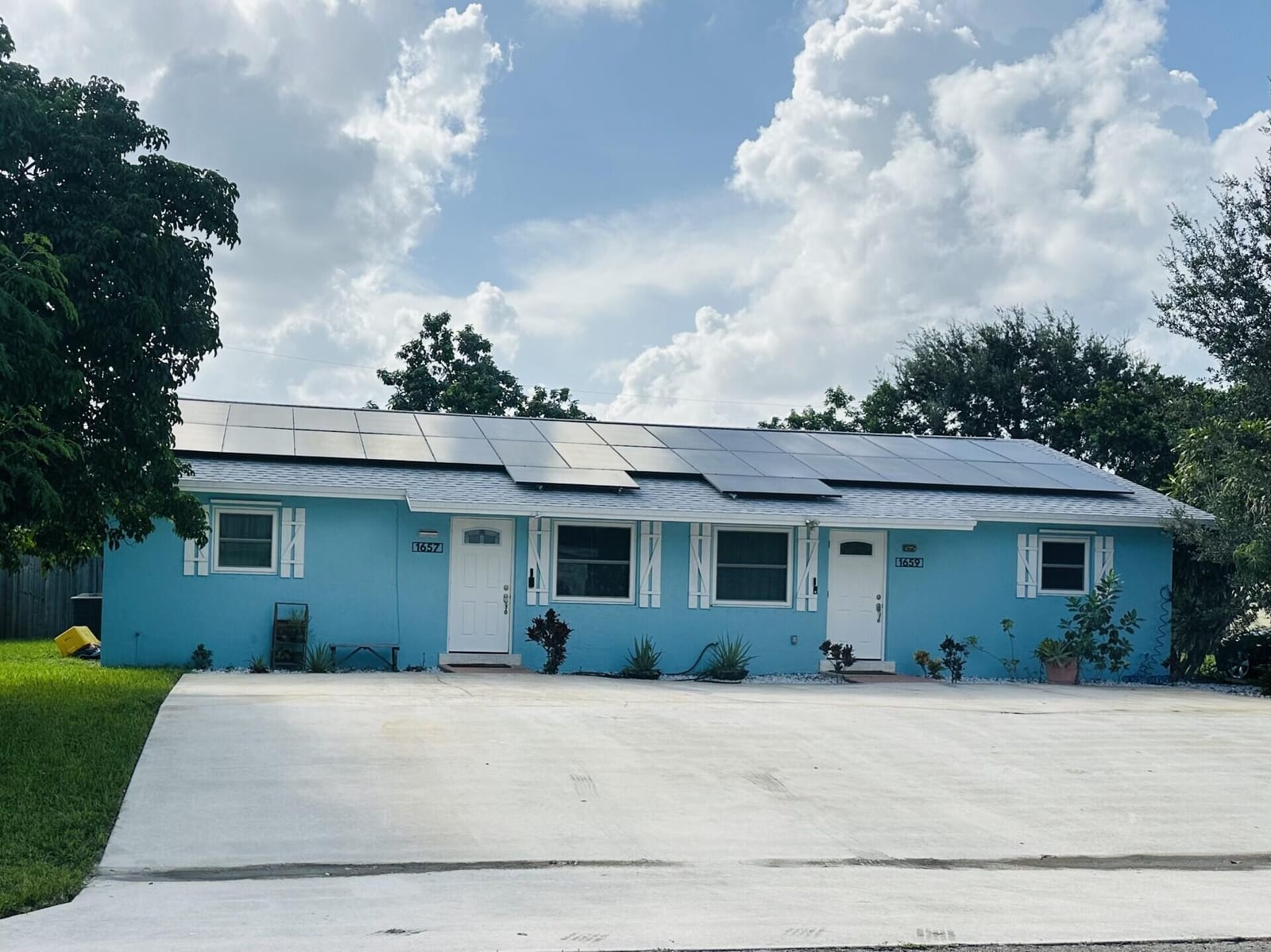 1657 MAGNOLIA Lane