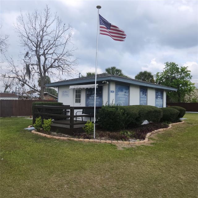 909 SW 10th St (hwy 200, FL 34471