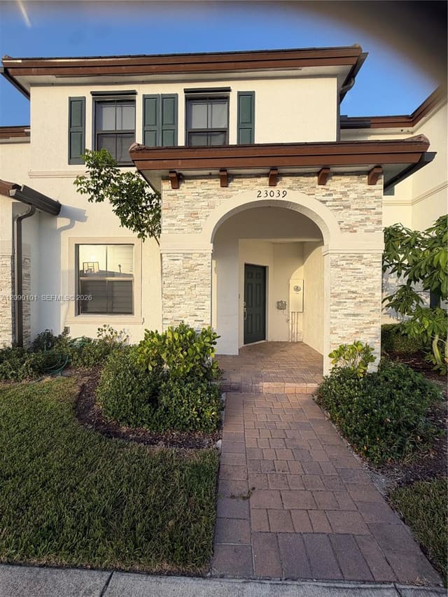 23039 SW 99th Avenue, Cutler Bay, FL 33190