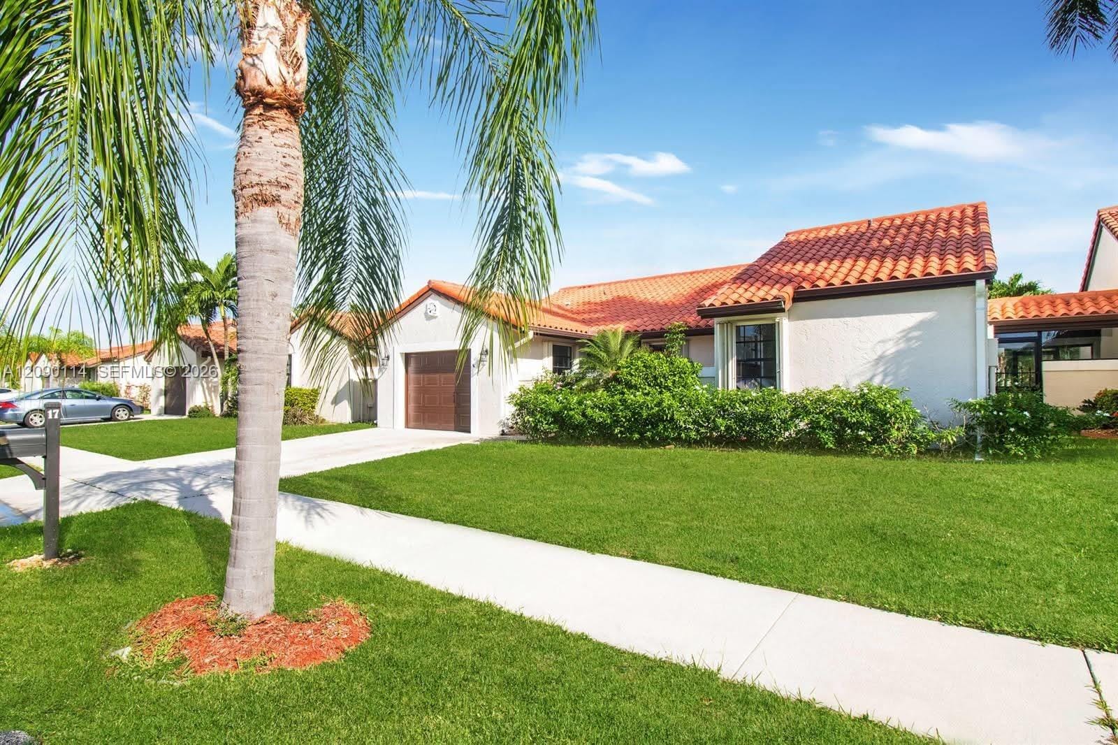 17 Columbia Court, Deerfield Beach, FL 33442 photo 2