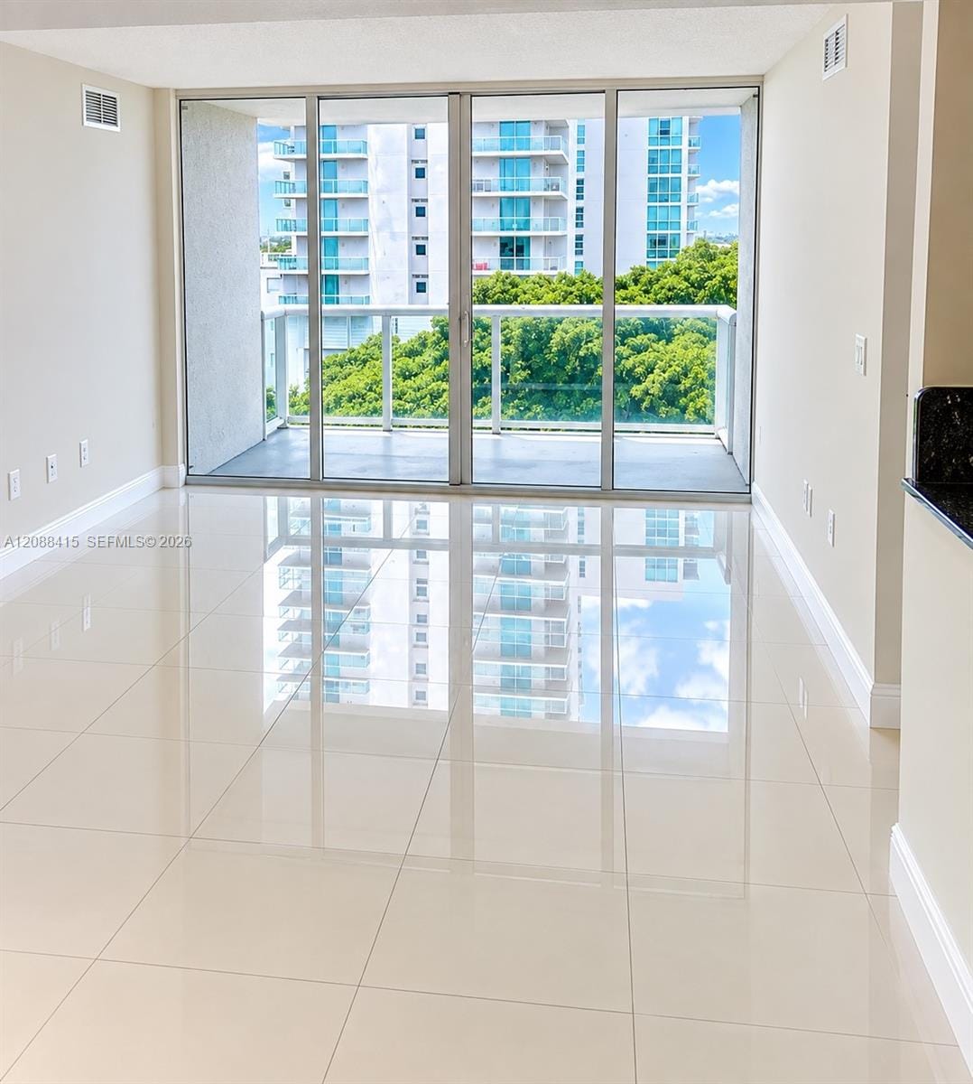 1861 S River Drive 1001 — photo 3