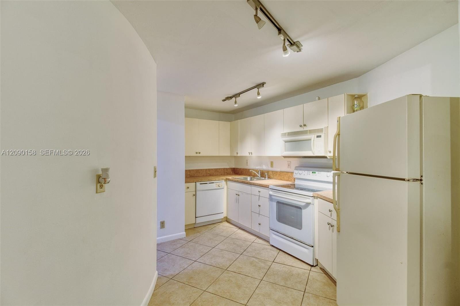 800 W Parkview Drive 311, Hallandale Beach, FL 33009 photo 5