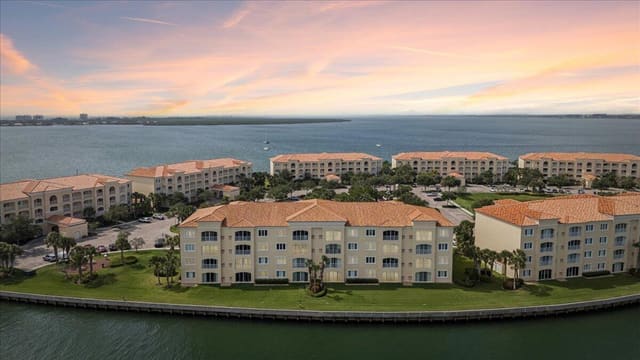 19 Harbour Isle Drive W 202, Fort Pierce, FL 34949