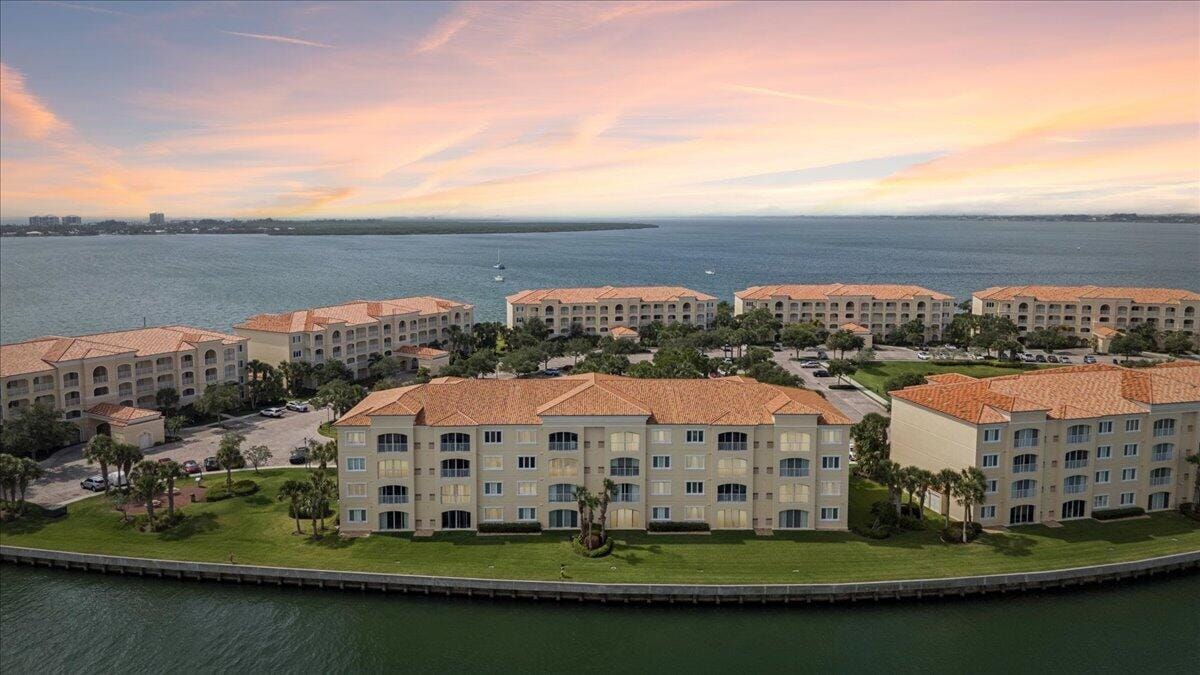 19 Harbour Isle Drive W 202, Fort Pierce, FL 34949 photo 1
