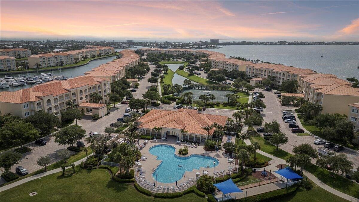 19 Harbour Isle Drive W 202, Fort Pierce, FL 34949 photo 2