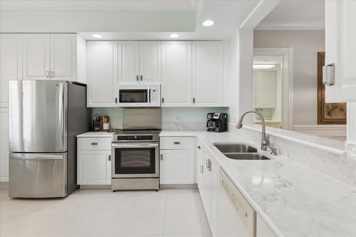 19 Harbour Isle Drive W 202, Fort Pierce, FL 34949 photo 9
