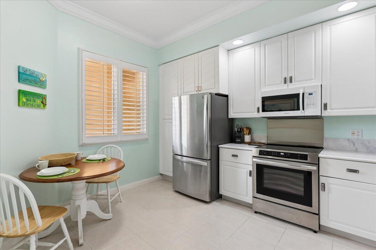 19 Harbour Isle Drive W 202, Fort Pierce, FL 34949 photo 10