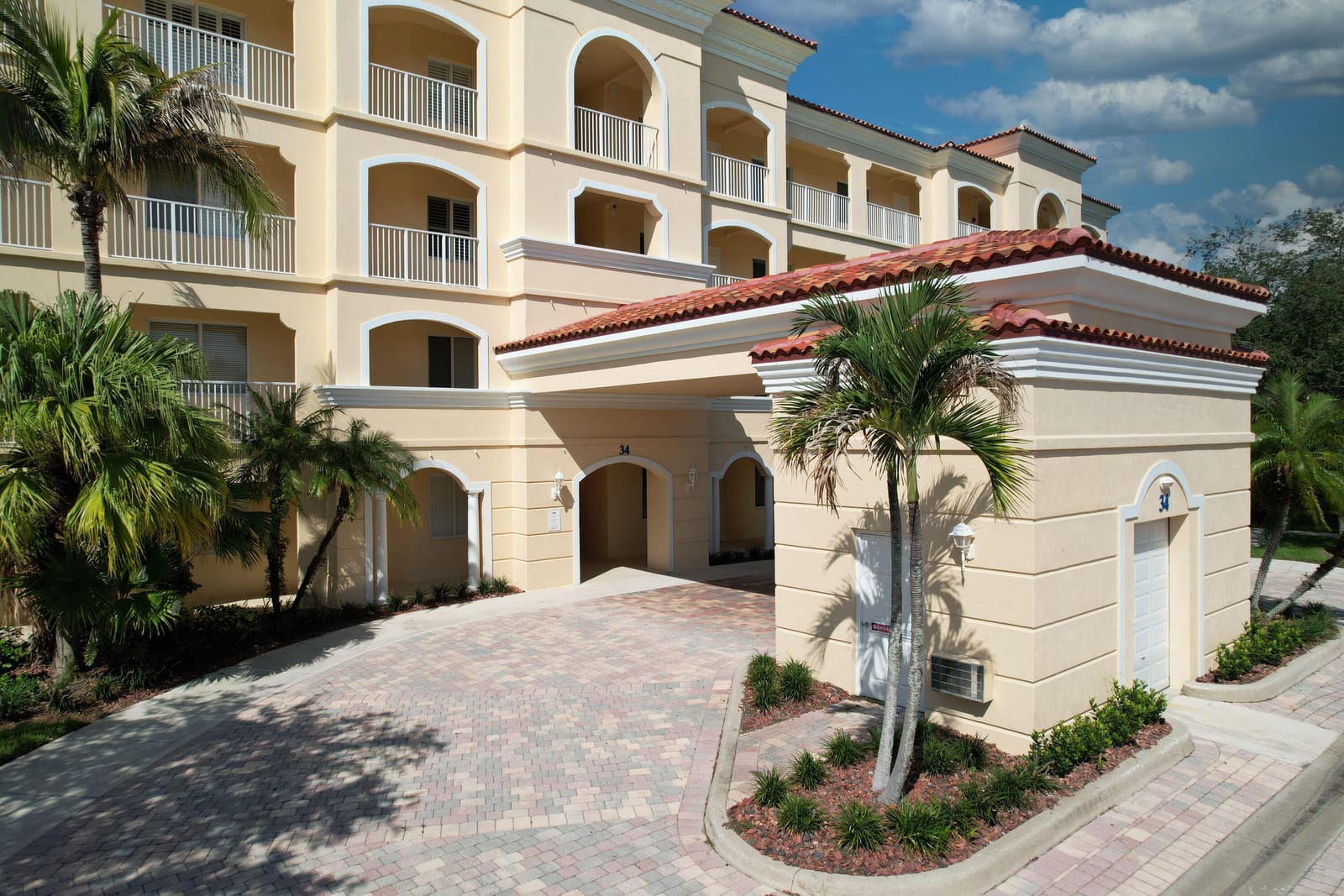 34 Harbour Isle Drive W 204, Fort Pierce, FL 34949 photo 2