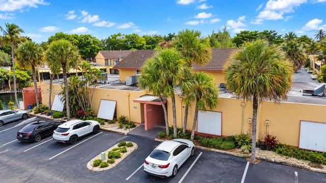 15528 Braemar Court, Miami Lakes, FL 33014