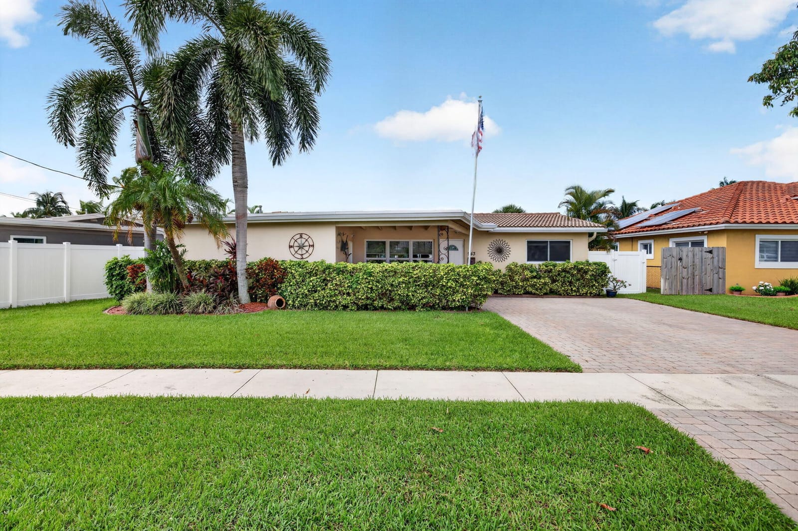943 NAUTILUS Isle, Dania Beach, FL 33004 photo 2