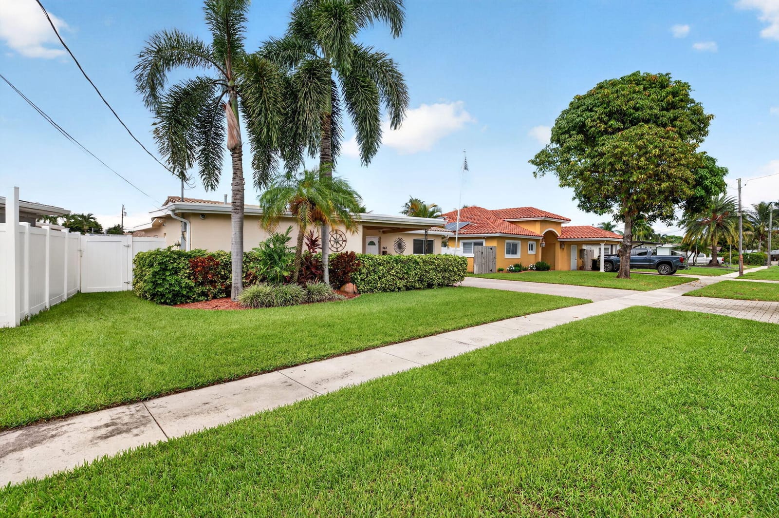 943 NAUTILUS Isle, Dania Beach, FL 33004 photo 3