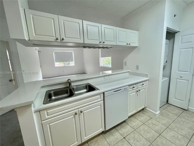 17125 N Bay Road 3213, Sunny Isles Beach, FL 33160
