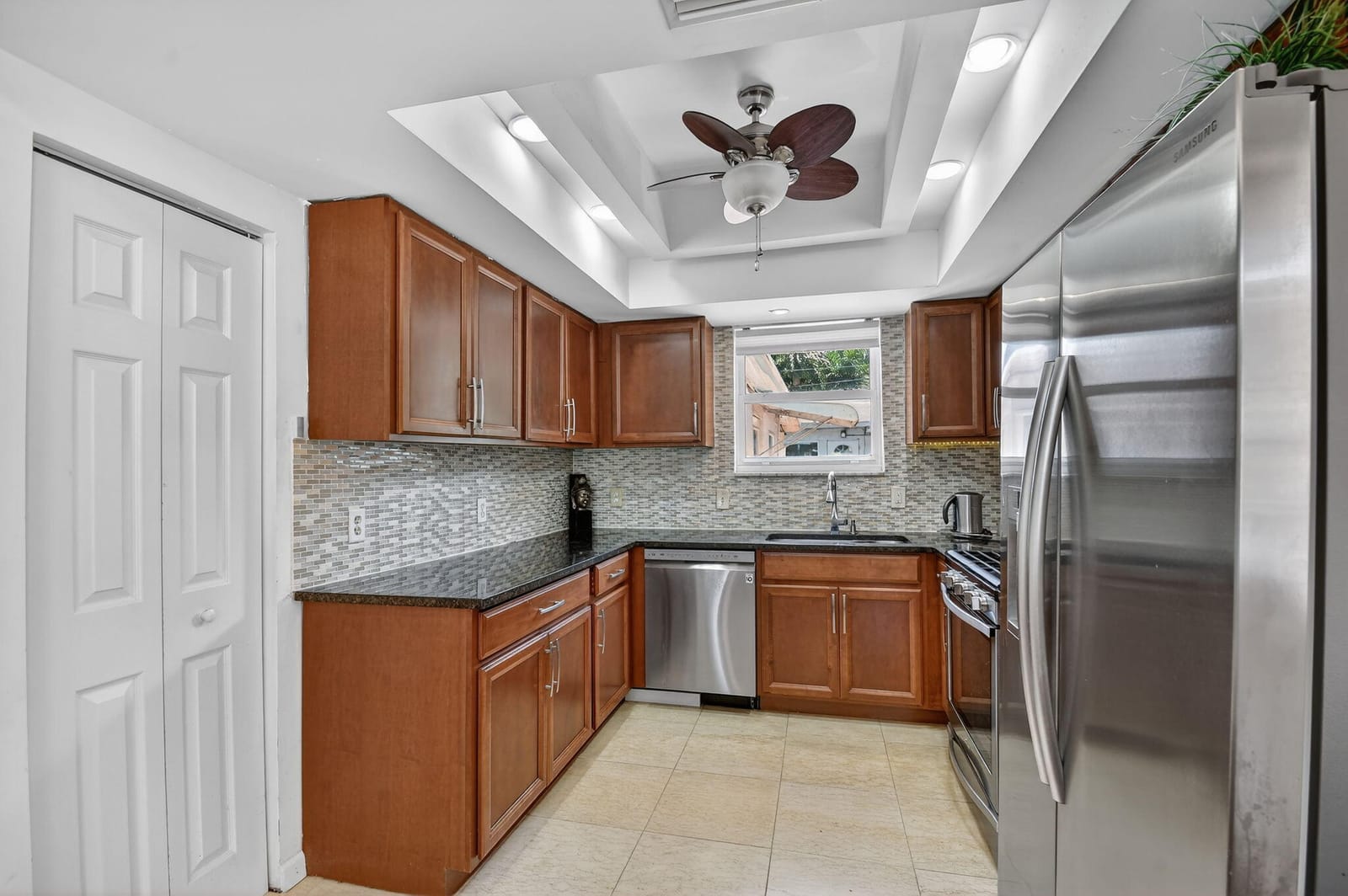 328 Monroe Drive — photo 11