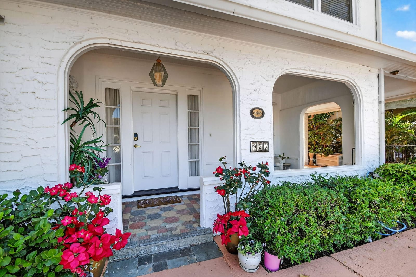 328 Monroe Drive — photo 3