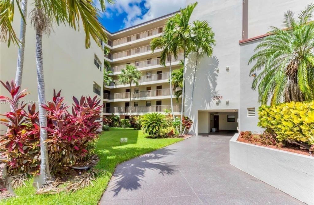 2322 S CYPRESS BEND Drive 210, Pompano Beach, FL 33069 photo 18