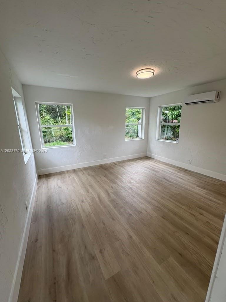 825 S 28th Avenue — photo 10