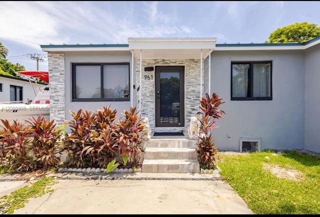 961 NE 155th Terrace, North Miami Beach, FL 33162