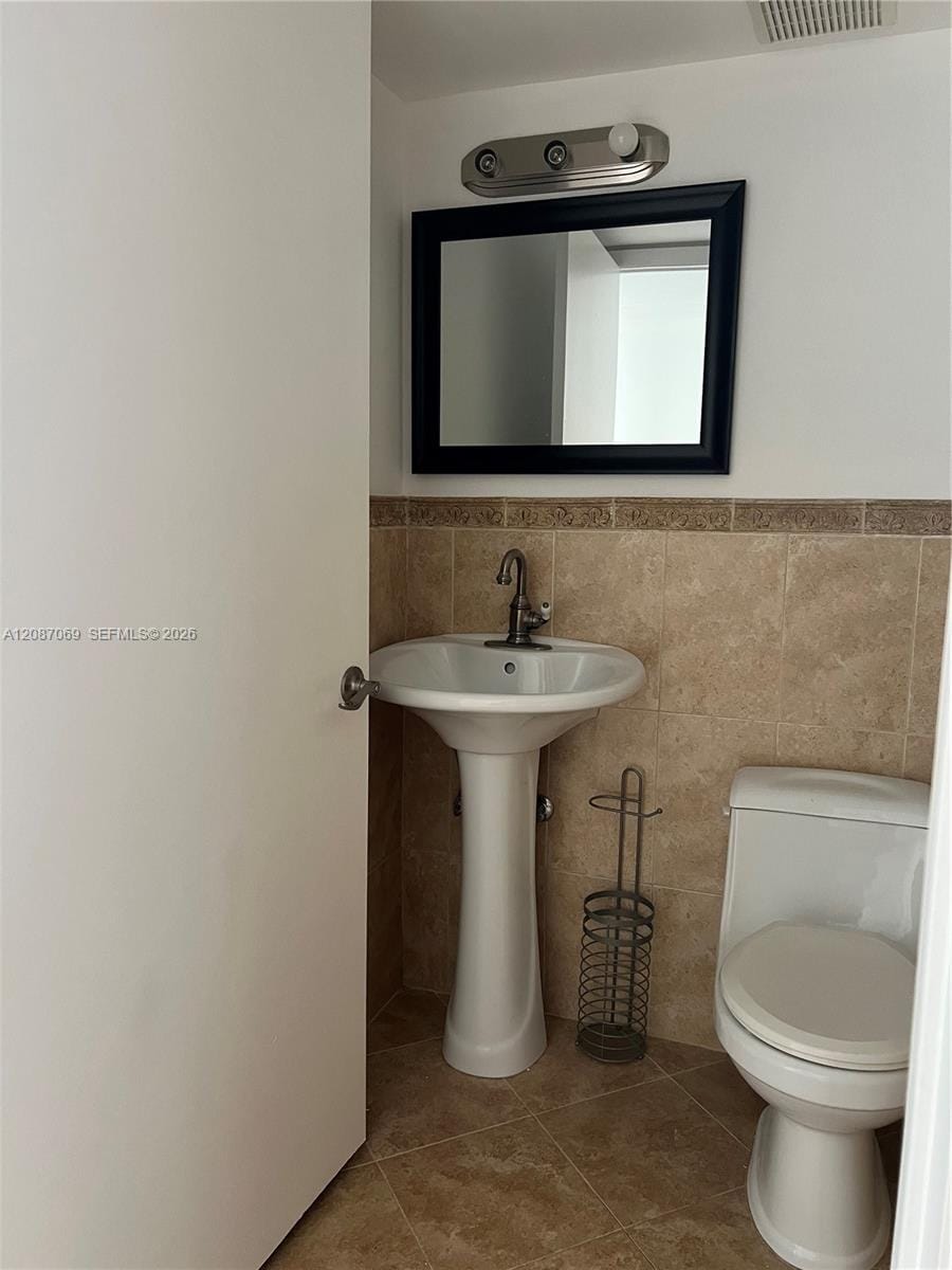 1153 NW 123rd Place 304, Miami, FL 33182 photo 4