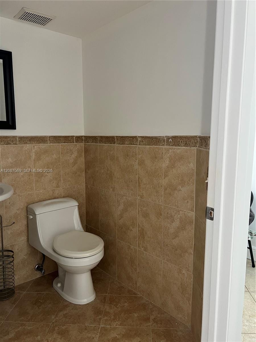 1153 NW 123rd Place 304, Miami, FL 33182 photo 5