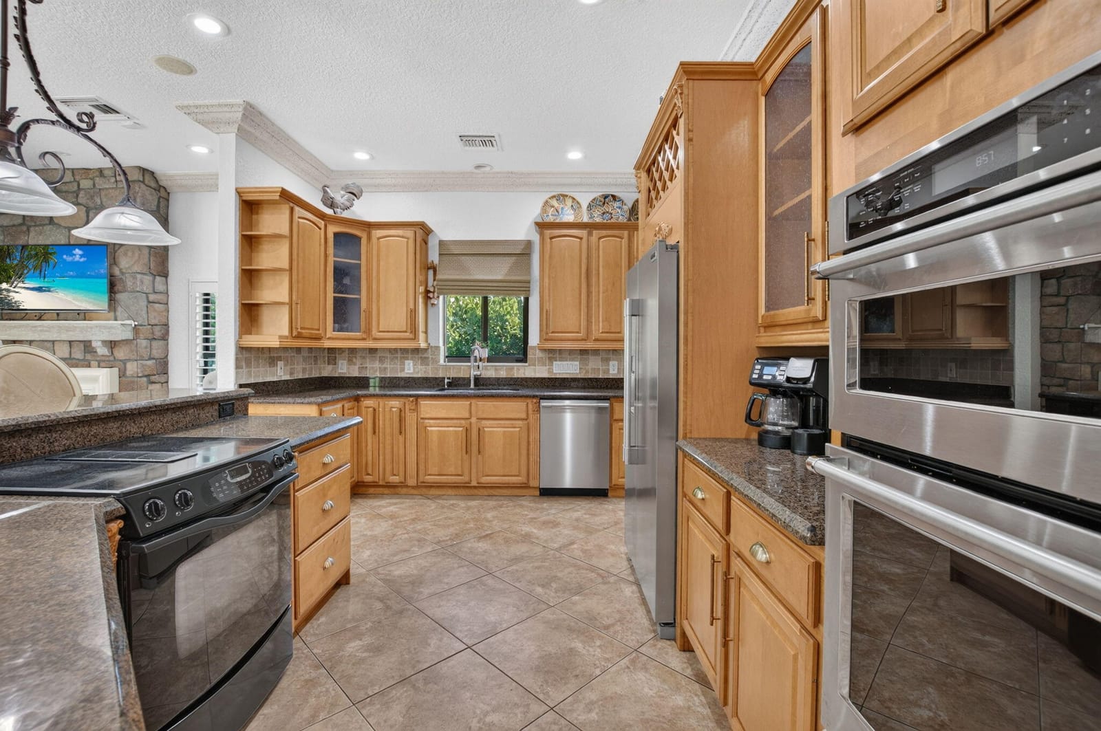 749 SW 2nd Street — photo 10