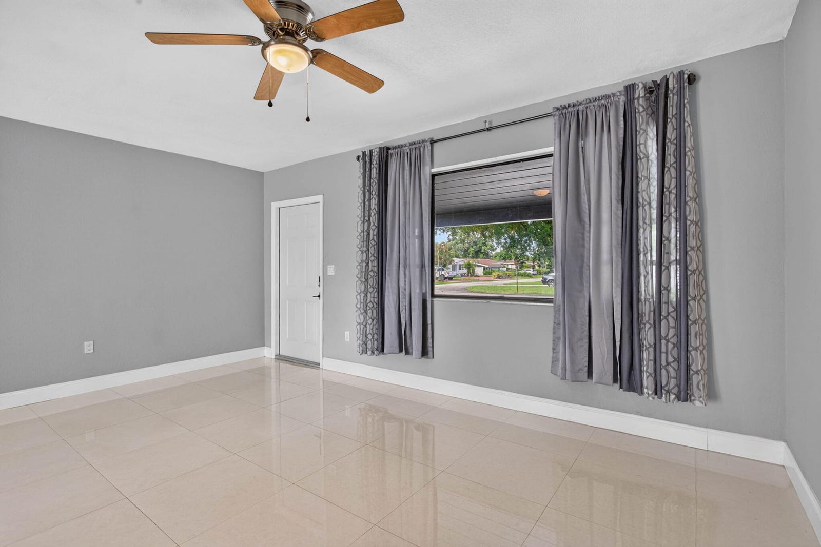 7571 LASALLE Boulevard, Miramar, FL 33023 photo 2