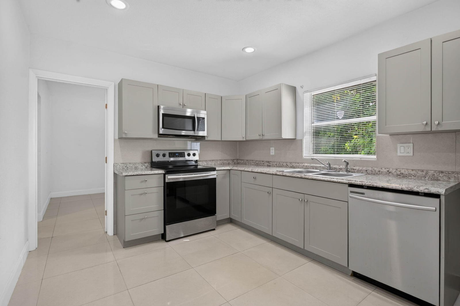 7571 LASALLE Boulevard, Miramar, FL 33023 photo 12