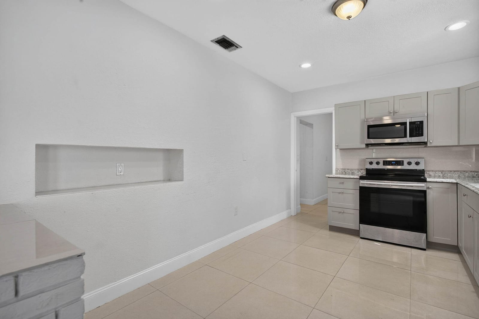 7571 LASALLE Boulevard, Miramar, FL 33023 photo 13