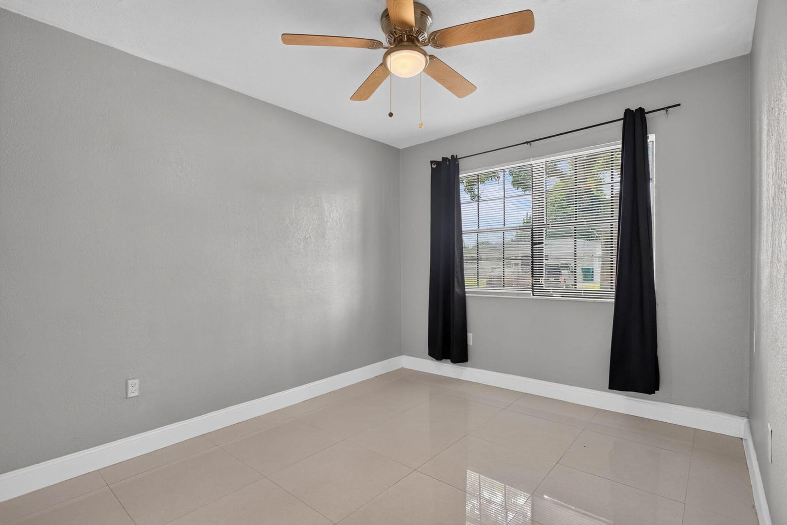 7571 LASALLE Boulevard, Miramar, FL 33023 photo 4