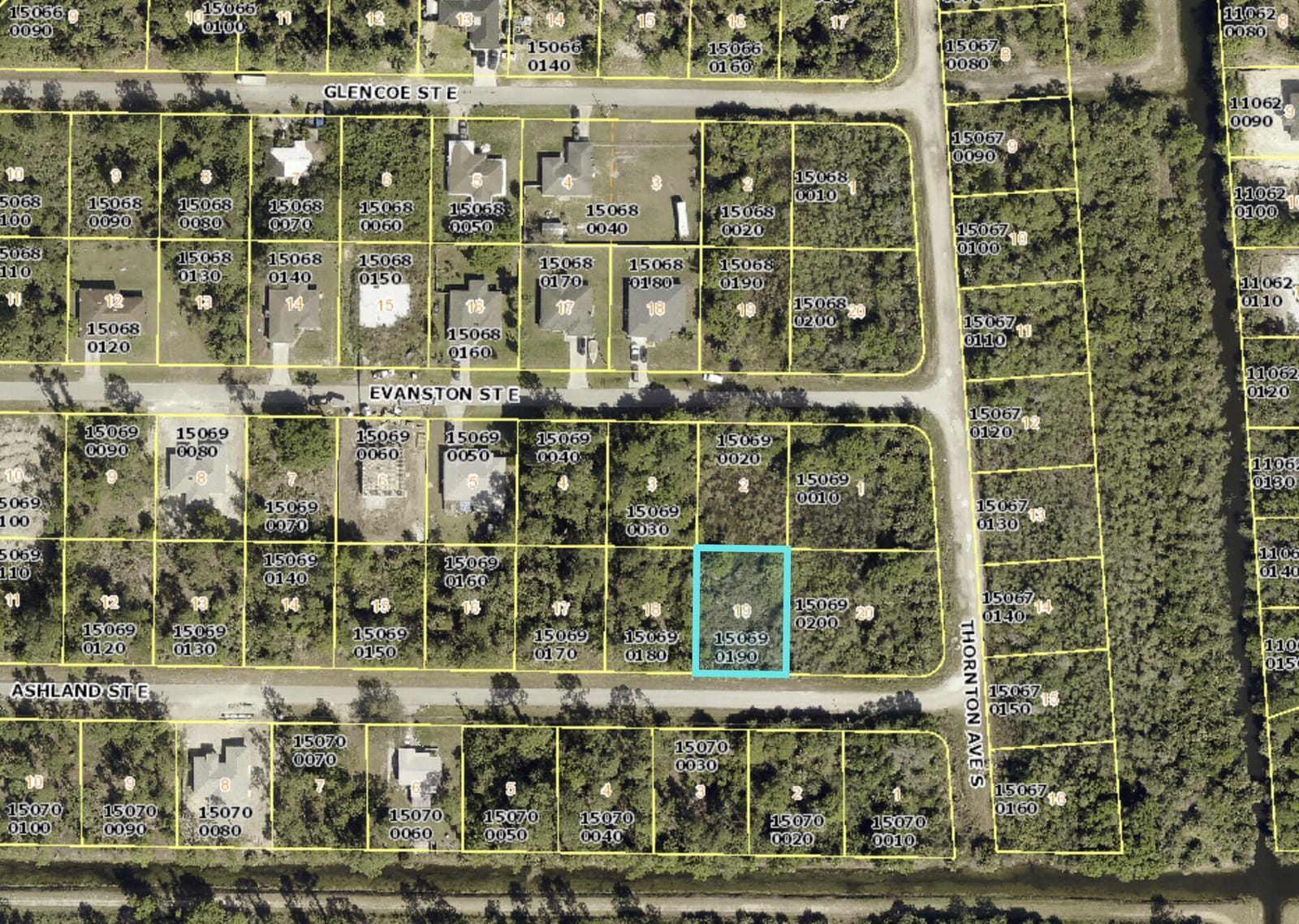859 ASHLAND Street E, Lehigh Acres, FL 33974 photo 4