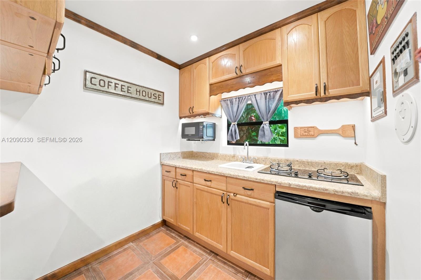 15425 N Miami Avenue, Miami, FL 33169 photo 28