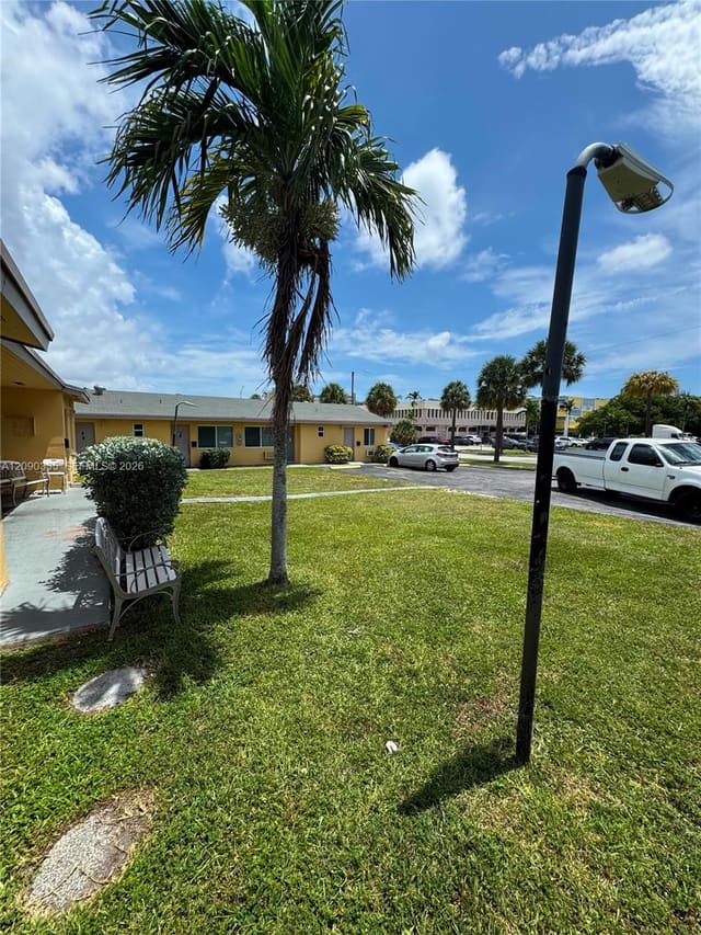 16190 NE 19th Place 7, North Miami Beach, FL 33162