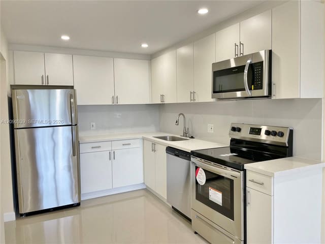 16950 W Dixie Highway A537, North Miami Beach, FL 33160